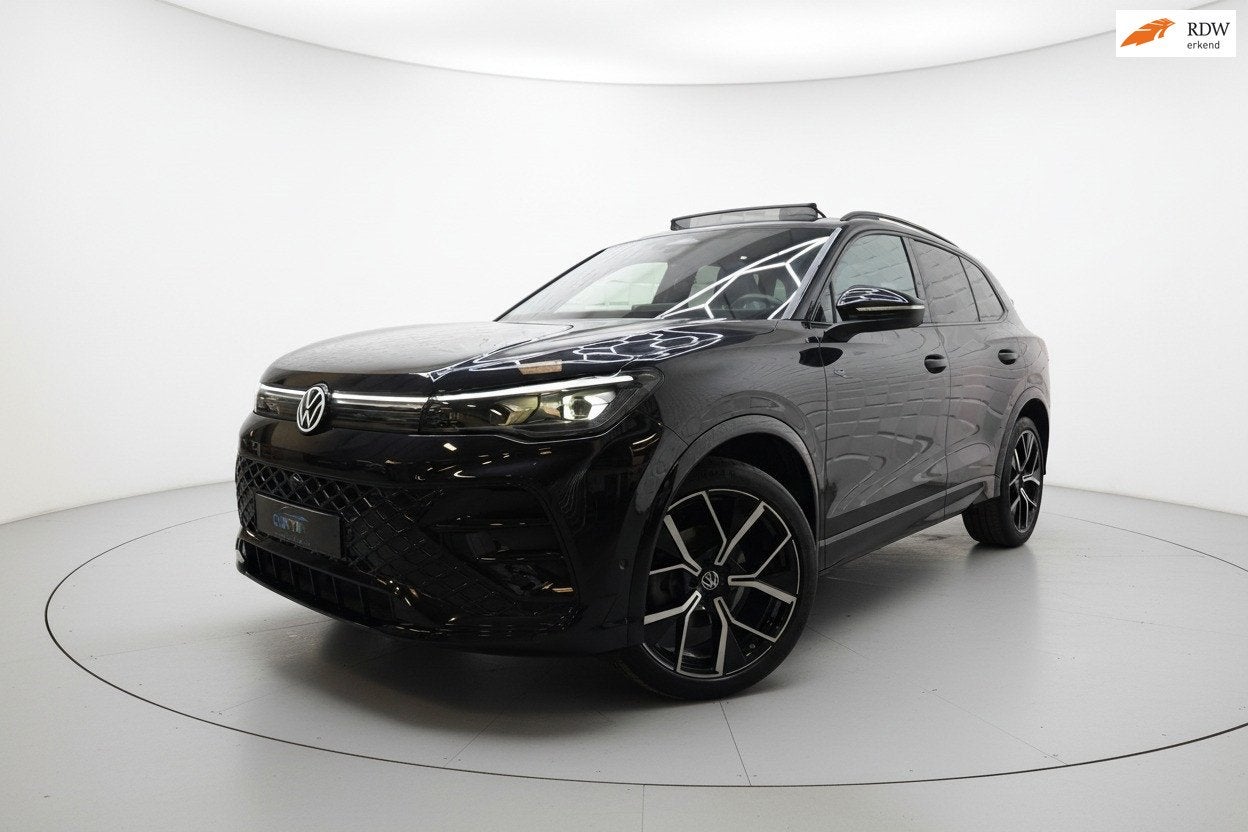 Volkswagen Tiguan 1.5 eTSI 3x R Line PANO IQ HEAD UP H&K 360, Zwart, 150 pk, Zwart, Origineel Nederlands