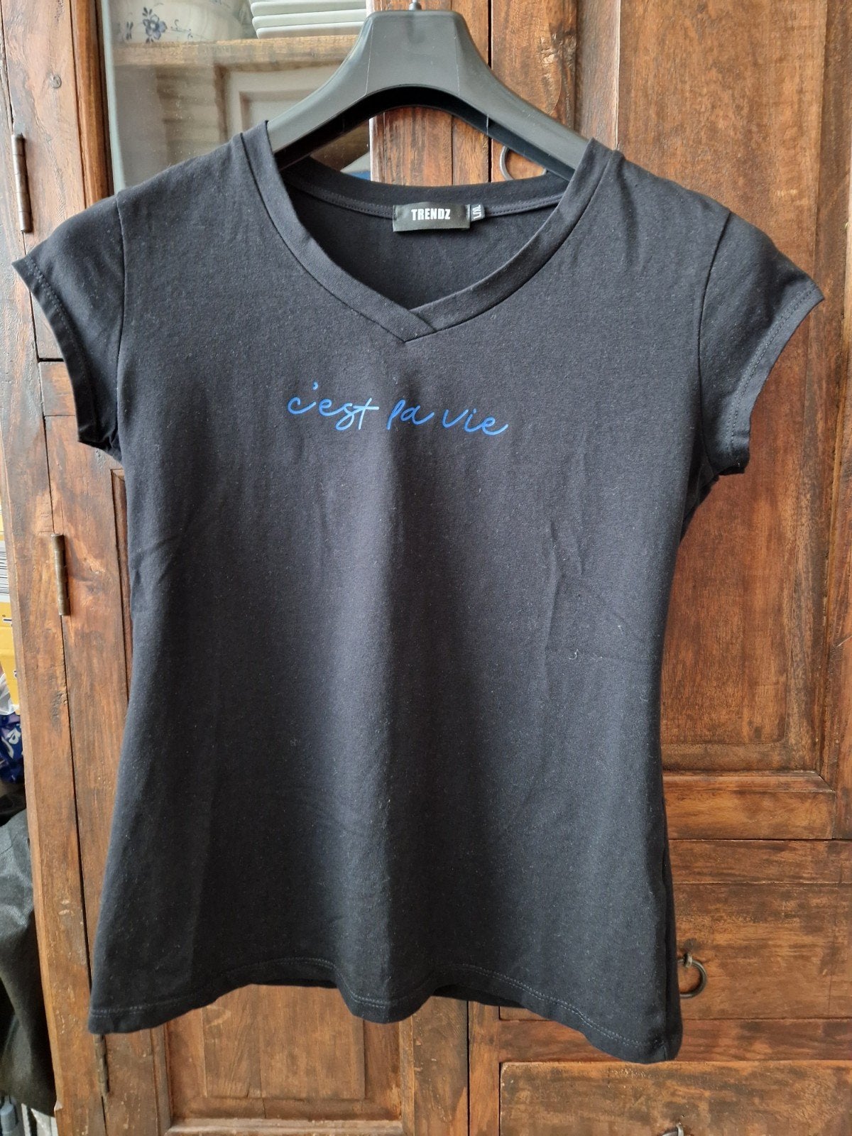 Nieuw zwart T-shirt met 'C'est la vie' opdruk, Kleding | Dames, Maat 38/40 (M), TRENDZ, Zwart, Nieuw