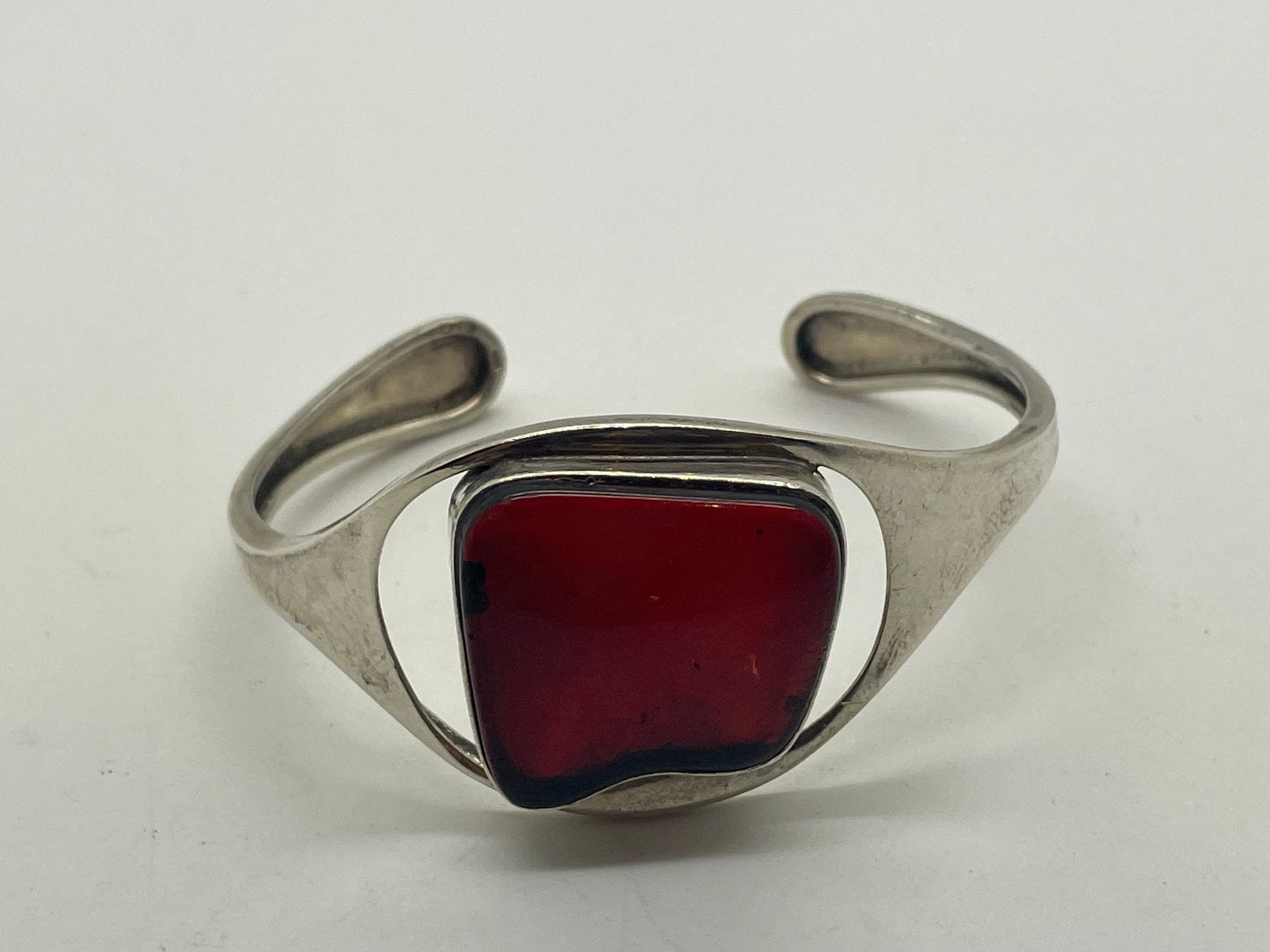 E706 Prachtige zilveren bangle met barnsteen, Ophalen of Verzenden, X, Met edelsteen, Zilver