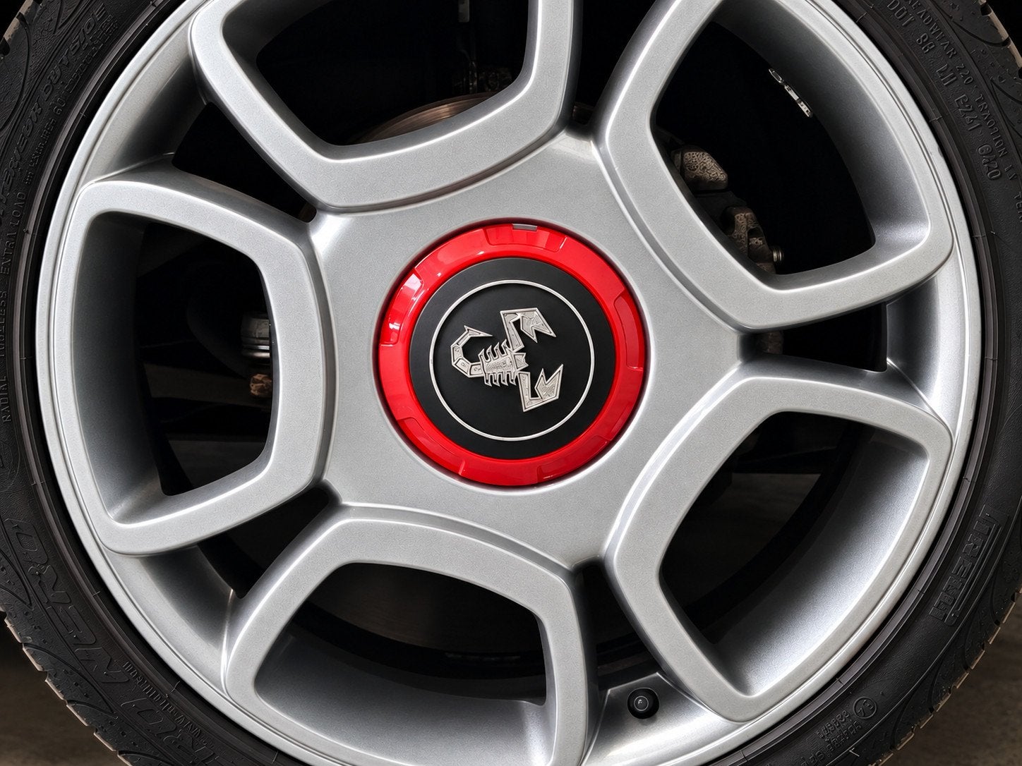 Fiat 500 0.9 T 80pk "Abarth" Leder / 17 inch / Automaat, Auto's, Gebruikt, Zwart, 26 km/l, 915 kg