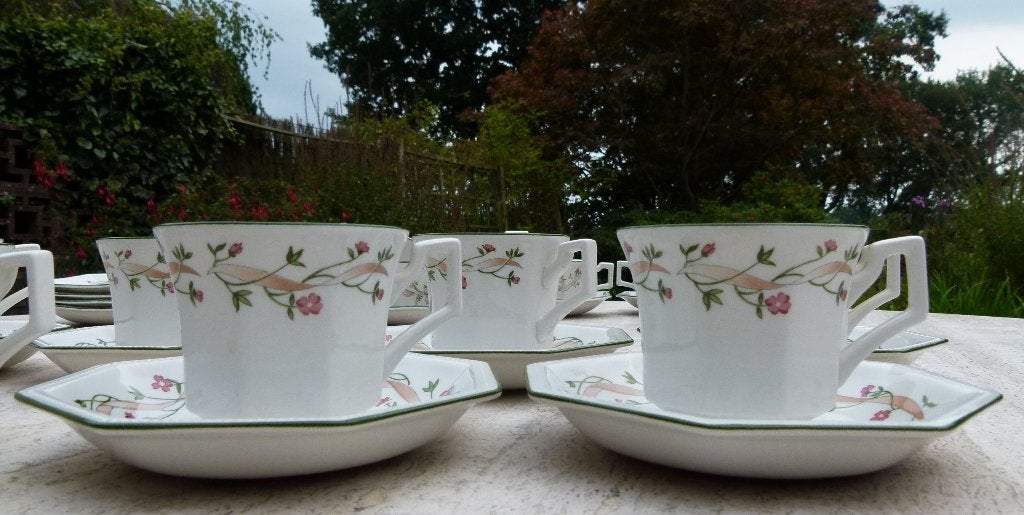 Johnson Brothers Eternal Beau servies, Huis en Inrichting, Keuken | Servies, Ophalen of Verzenden, Nieuw, Porselein, Compleet servies