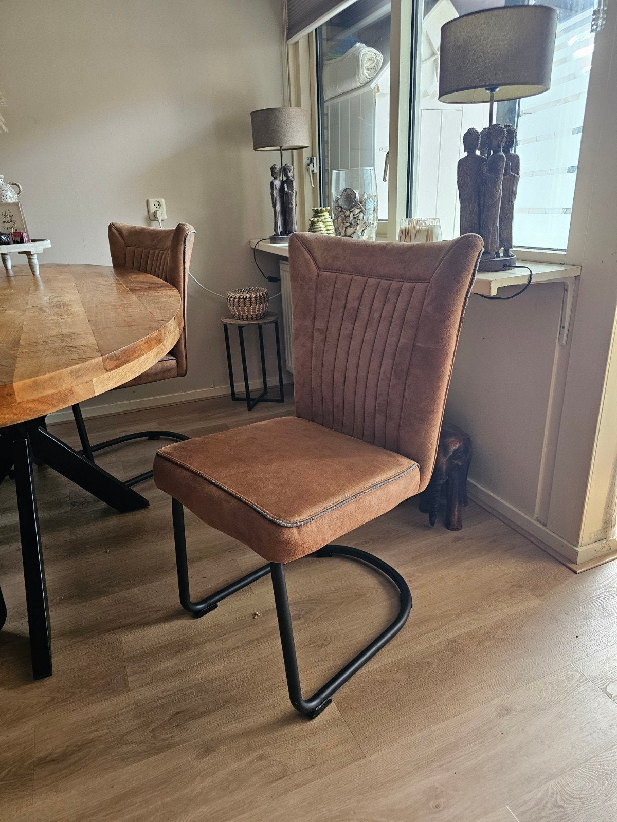4 cognac kleurige eetkamerstoelen met U onderstel, Ophalen, Gebruikt, Bruin, Stof