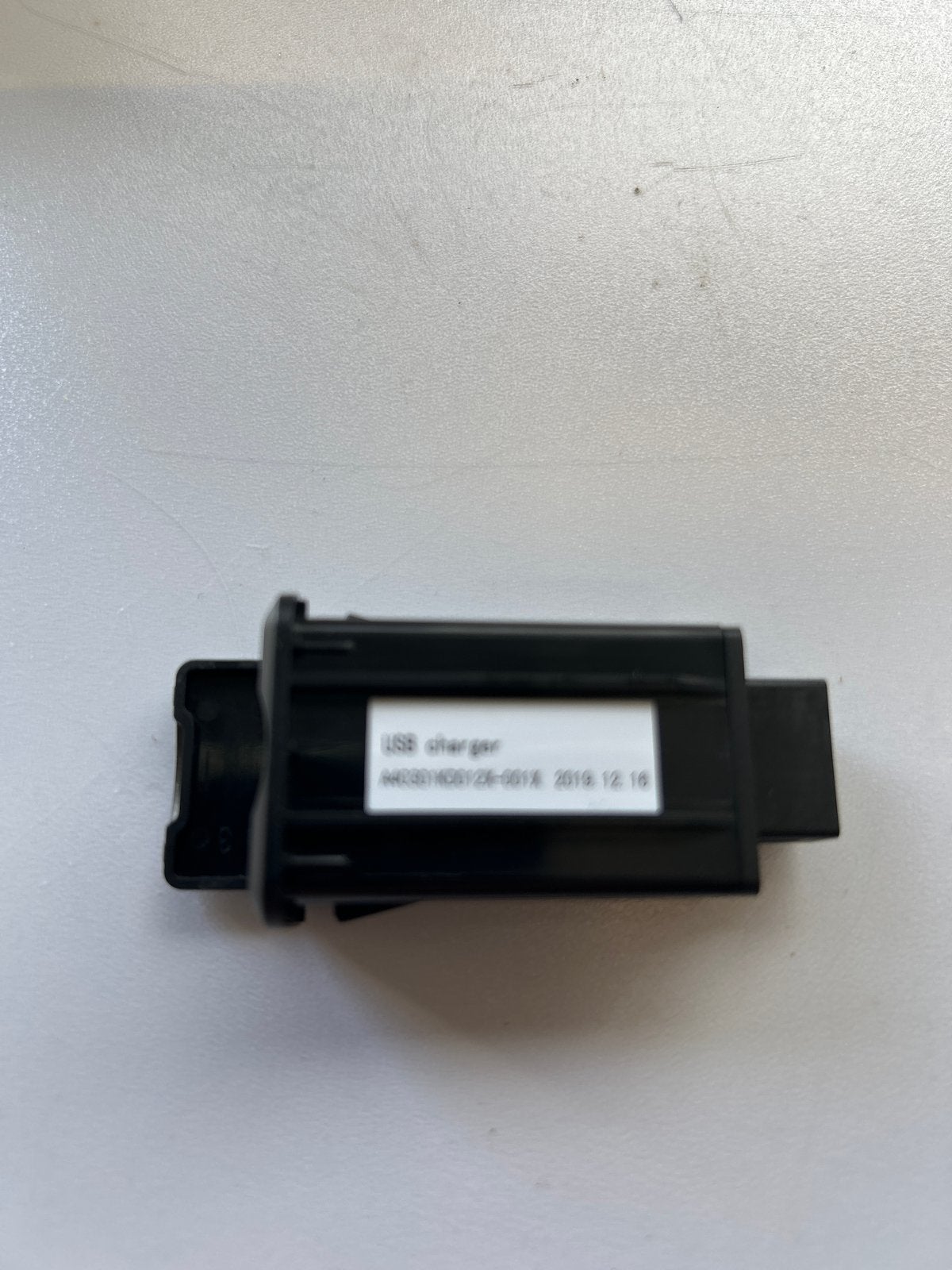 USB-oplader voor auto /scooter- Compact en handig, Universeel, Nieuw, Ophalen of Verzenden, Autolader