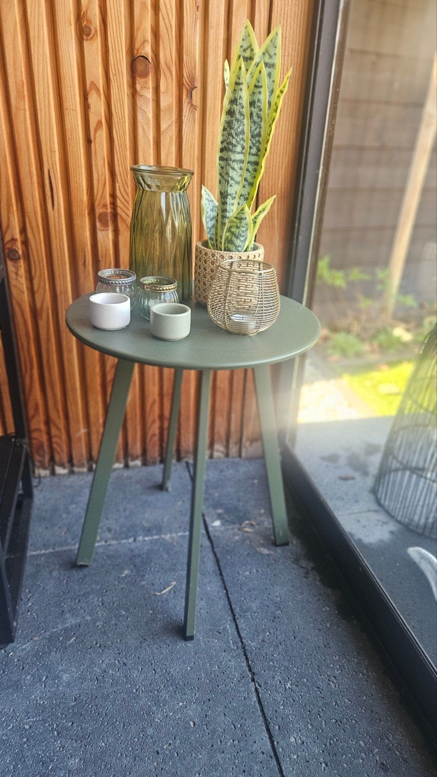 Groene bijzettafel - Perfect voor balkon of terras, Minder dan 55 cm, Modern, Scandinavisch, Metaal of Aluminium, Rond