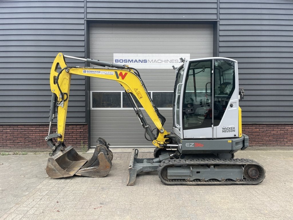 Neuson EZ36 minigraver / centrale smering, Graafmachine