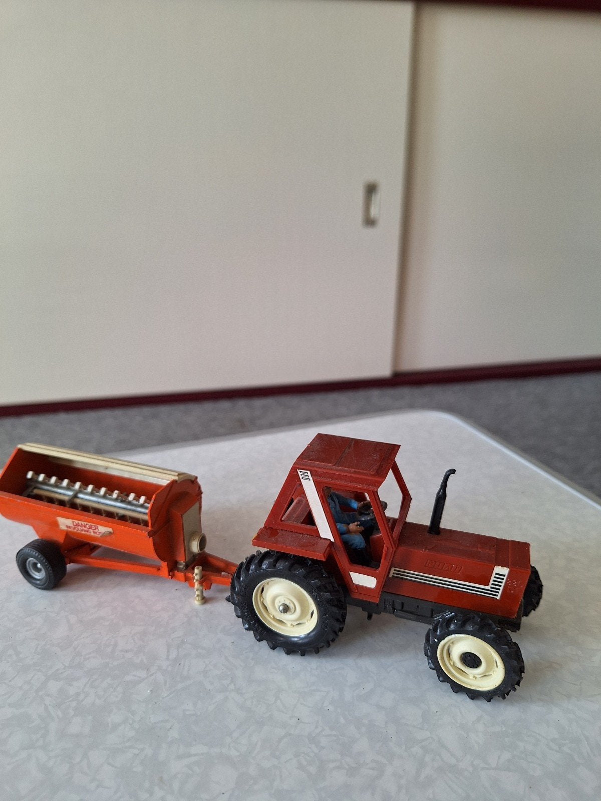Vintage Speelgoed Tractor met Balenpers - Rood, Overige merken, Gebruikt, 1:32 tot 1:50, Overige typen