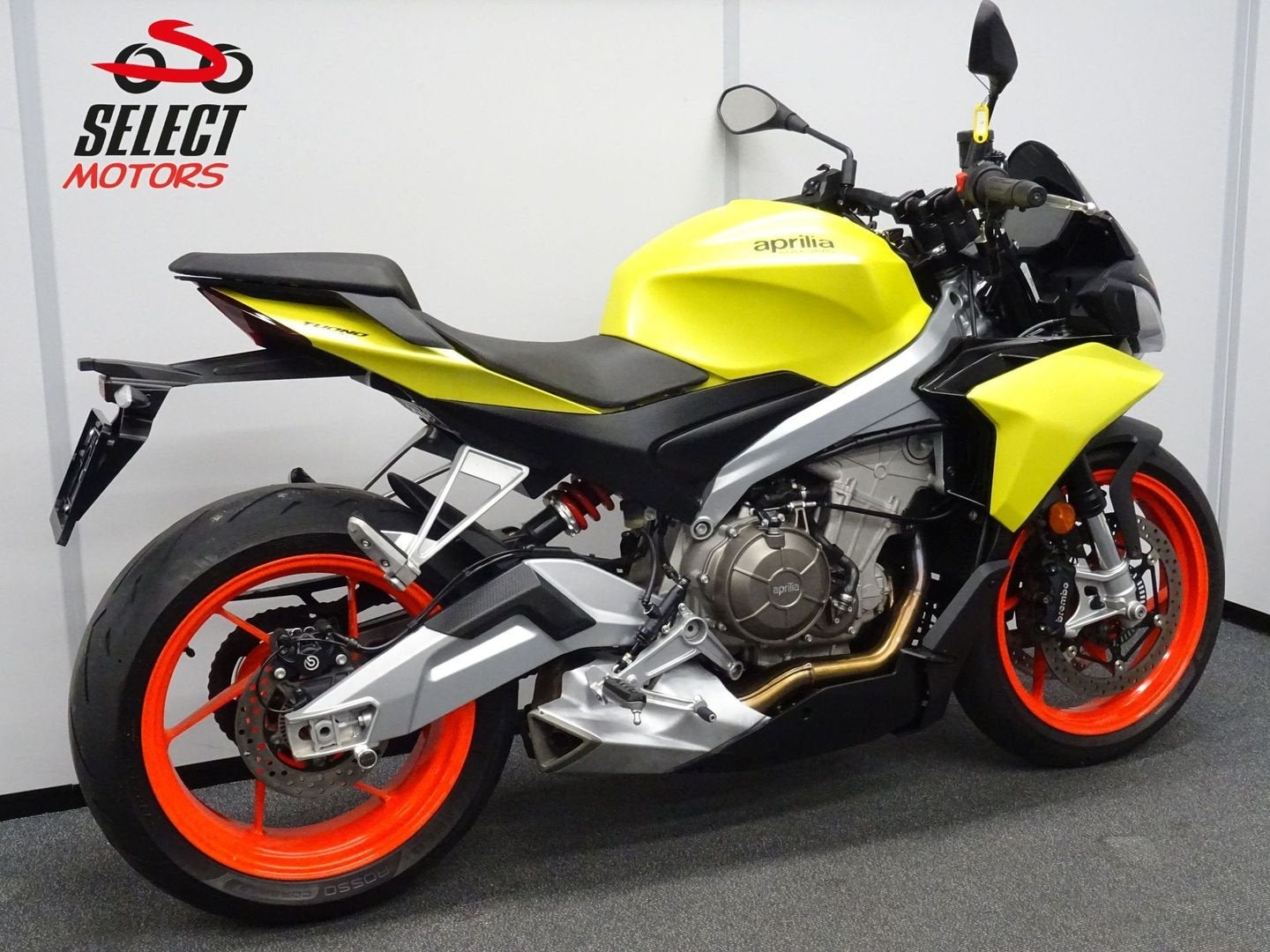 ZEER MOOIE APRILIA TUONO 660 ABS 70 kw  (bj 2016), Motoren, 4 cilinders, Motorrijbewijs A, Onbekend, APRILIA