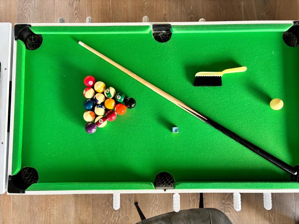 Voetbaltafel en pooltafel in één, Kinderen en Baby's, Speelgoed | Voetbaltafels, Ophalen, Zo goed als nieuw