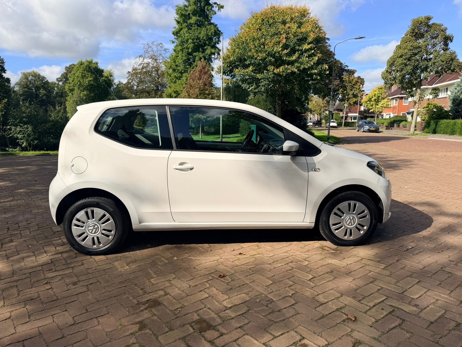 Foto 4 van Volkswagen UP! 1.0 high up! | Airco | Cruise | PDC | 2e eige