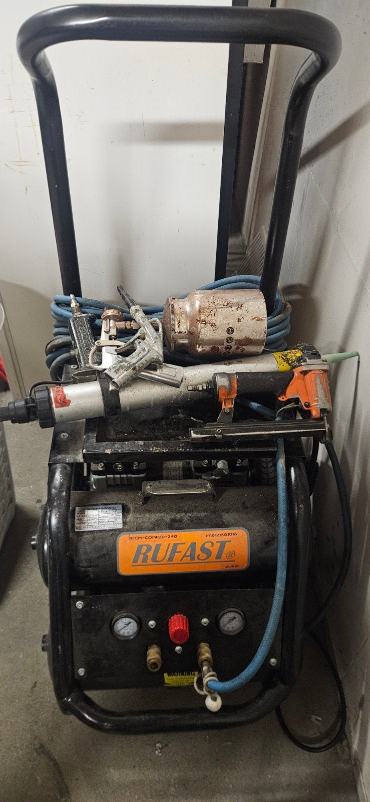 Rufast compressor met toebehoren, Minder dan 25 liter, Ophalen, Minder dan 200 liter/min