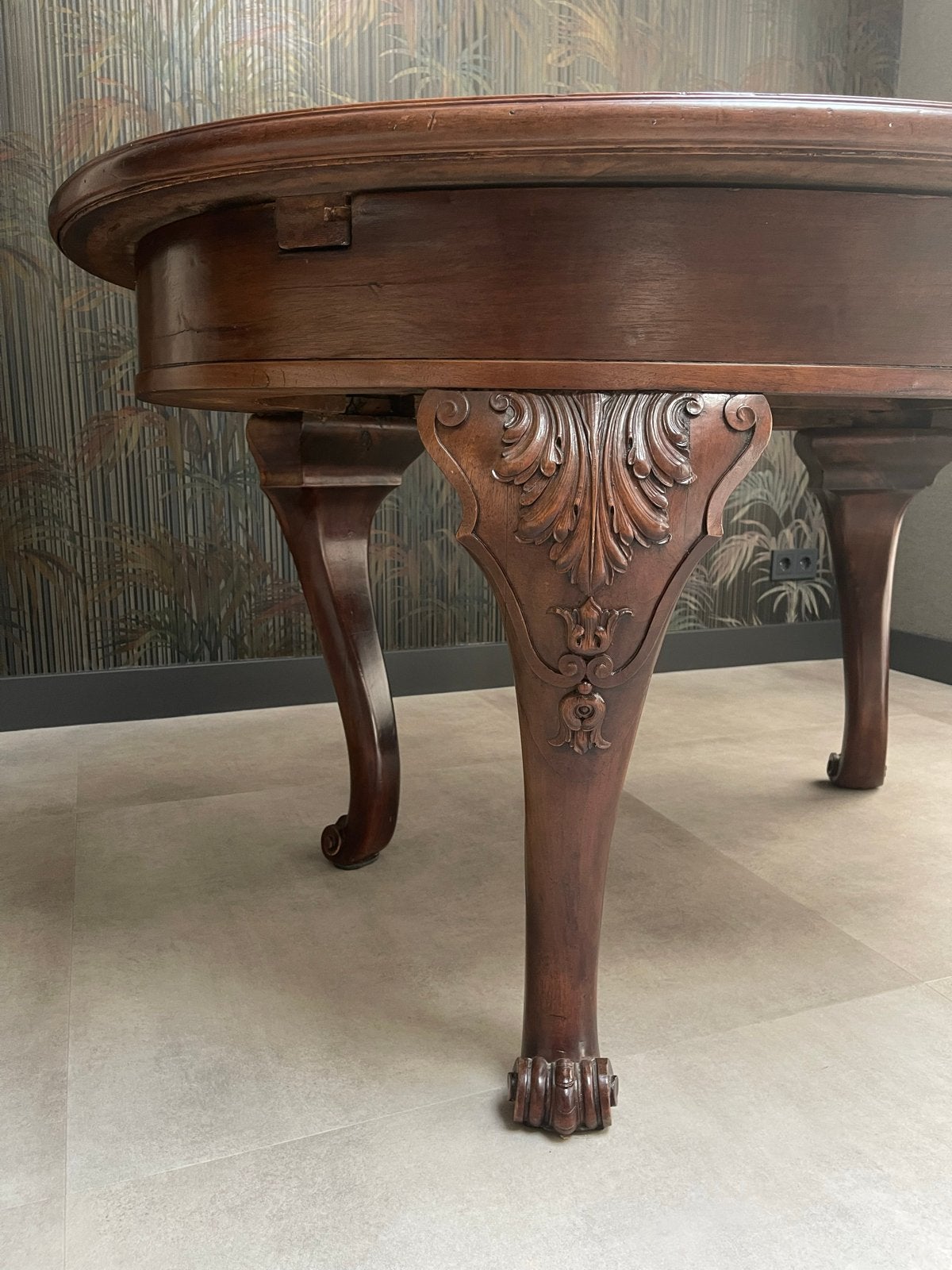 Foto 4 van Mooie uitschuifbare eettafel met 6 originele stoelen