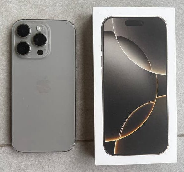 Iphone 16 pro natural  Titanium. Batterijconditie: 91%, 128 GB, Zo goed als nieuw, Zonder simlock, Grijs