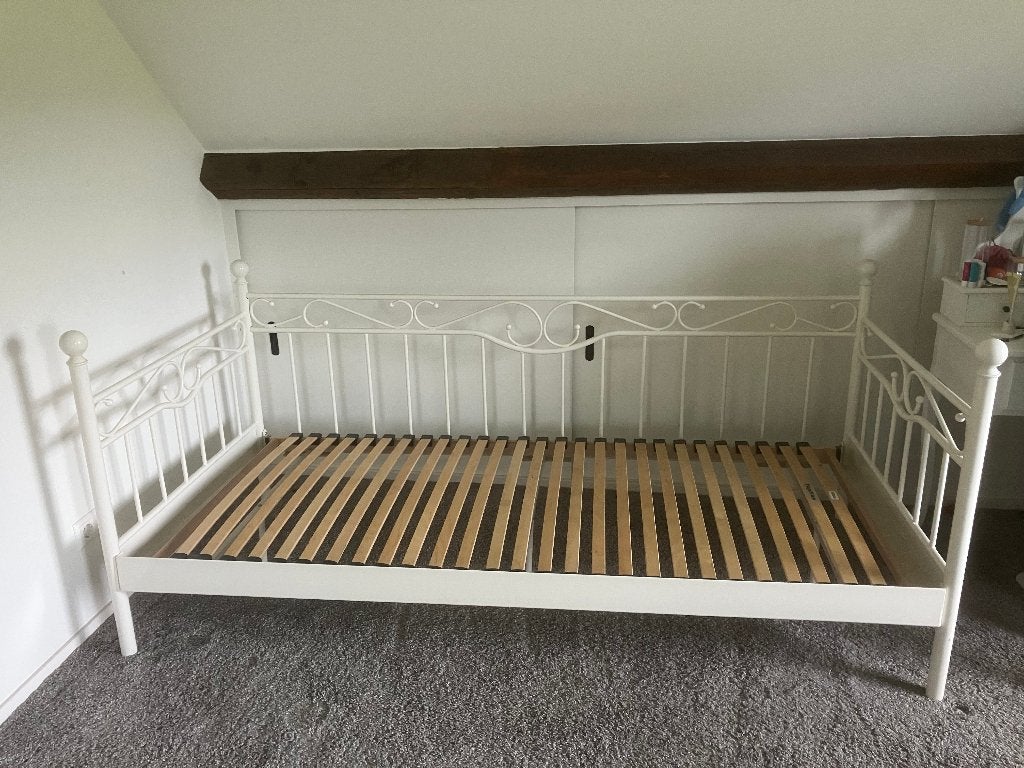 Mooi wit meisjesbed, Kinderen en Baby's, Kinderkamer | Bedden, Ophalen of Verzenden, Zo goed als nieuw, 180 cm of meer, 85 tot 100 cm