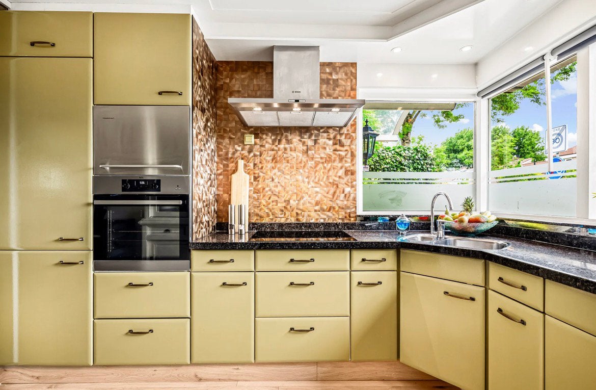 Trendy green wooden corner Kitchen - real stone counter, Ophalen, Gebruikt, Groen, Hoekkeuken