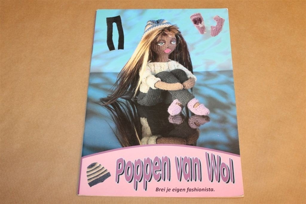 Poppen Van Wol — Brei Patronen Hobbyboek, Boeken, Ophalen of Verzenden, Gelezen, Poppen maken