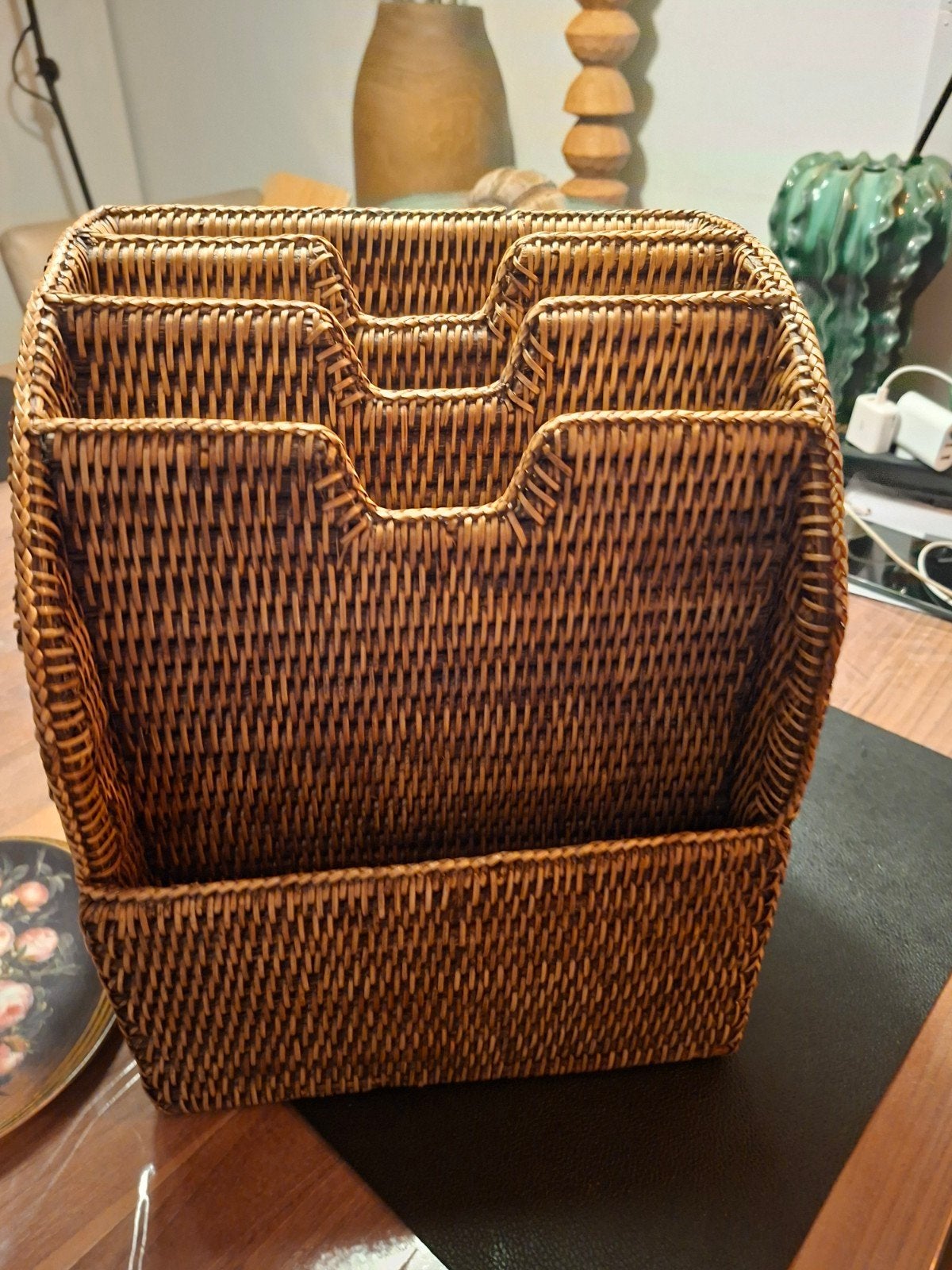 Tijdschriftenmand / bureau-organizer van Birma riet., Huis en Inrichting, Meerdere vakken, Natuurlijk materiaal, Lectuurbak, Ophalen of Verzenden