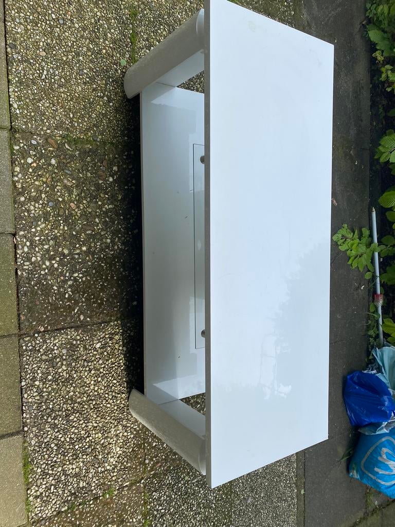 Witte televisietafel met glazen plank, Ophalen, Minder dan 55 cm, Gebruikt, 60 cm of meer