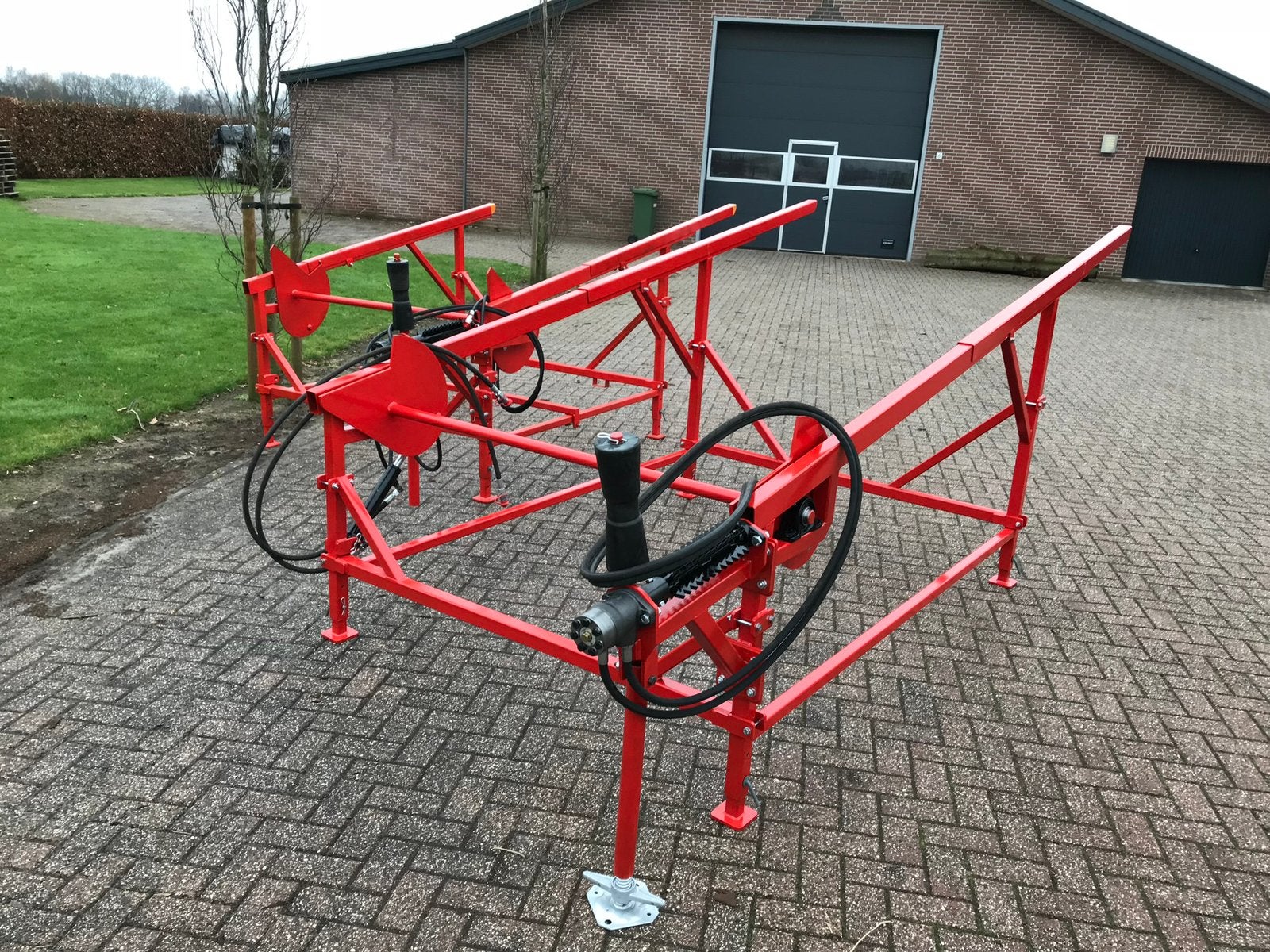 Aanvoertafel stammentafel zaagkloofmachine hakki pilke, Minder dan 3 m³, Ophalen