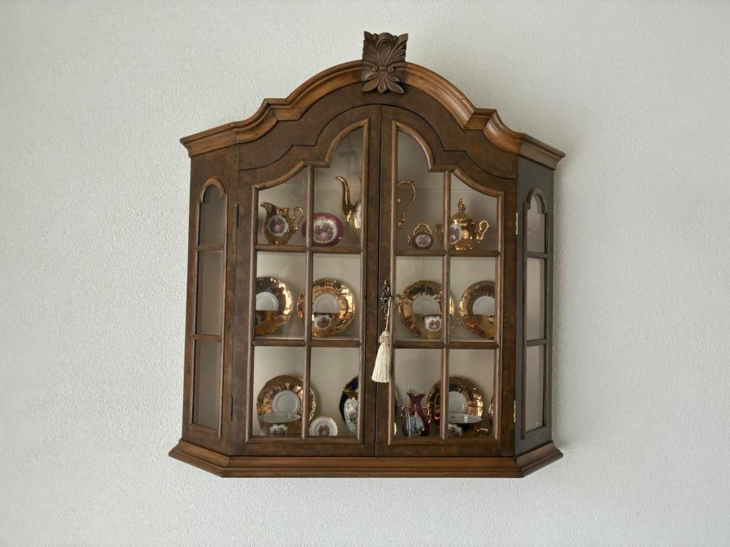 Servieskastje met servies van bavaria porselein, Ophalen
