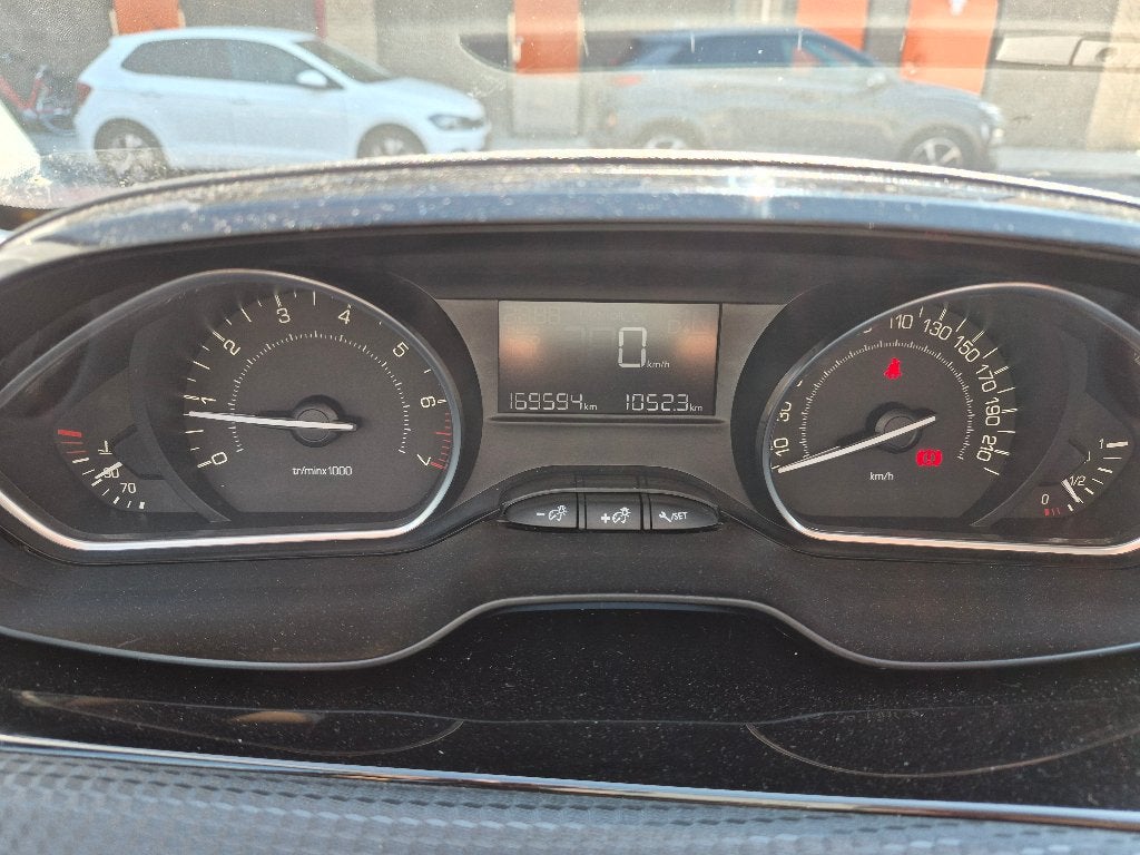 Peugeot 208 1.2 Puretech 110pk 3D 2016 Wit, Auto's, Peugeot, Voorwielaandrijving, 40 €/maand, Zwart, 1199 cc
