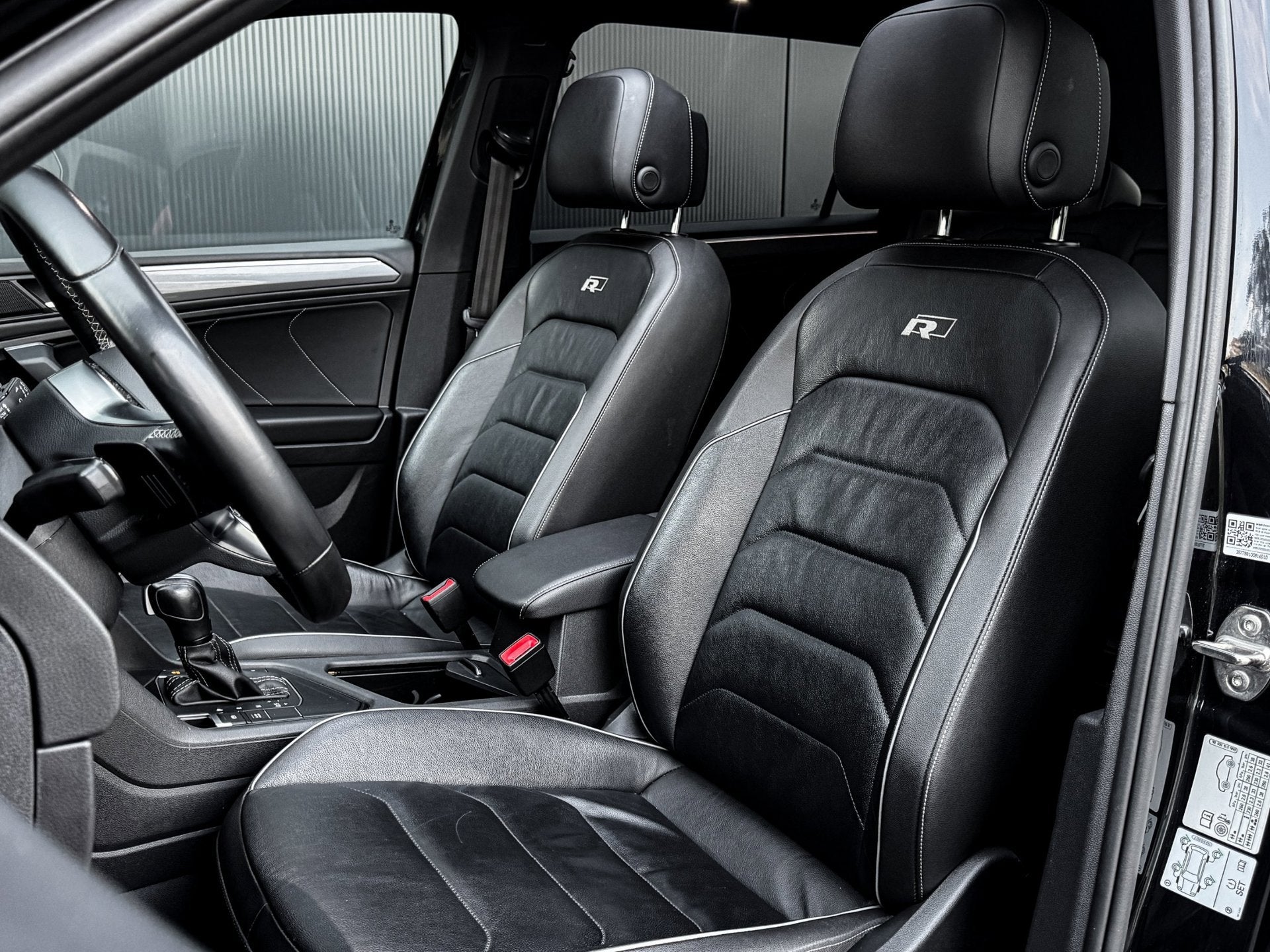 Volkswagen Tiguan Allspace 1.5 TSI 3X R-LINE PANO/TREKHAAK/H, 4 cilinders, 150 pk, Automatische klimaatregeling, Zwart