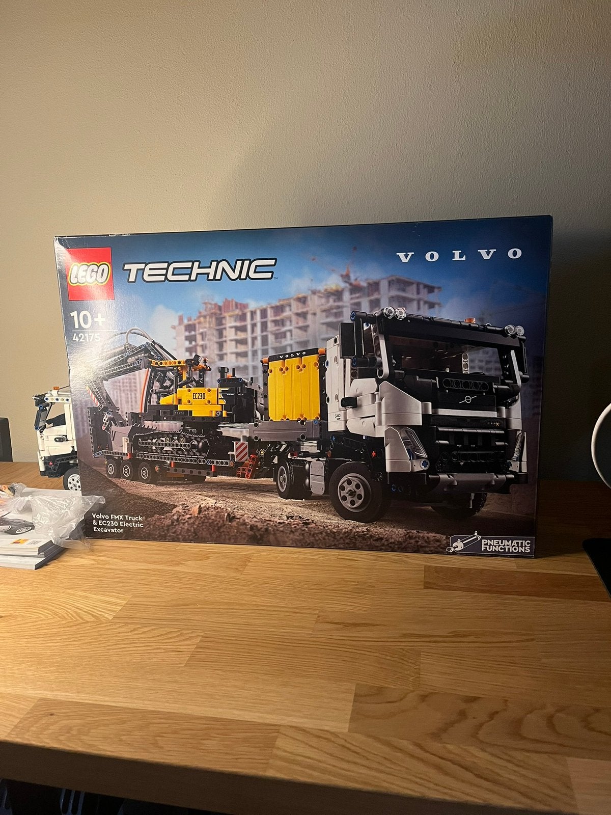 42175 LEGO Technic Volvo FMX Truck & EC230 Electric Exca, Lego, Ophalen of Verzenden, Zo goed als nieuw, Complete set