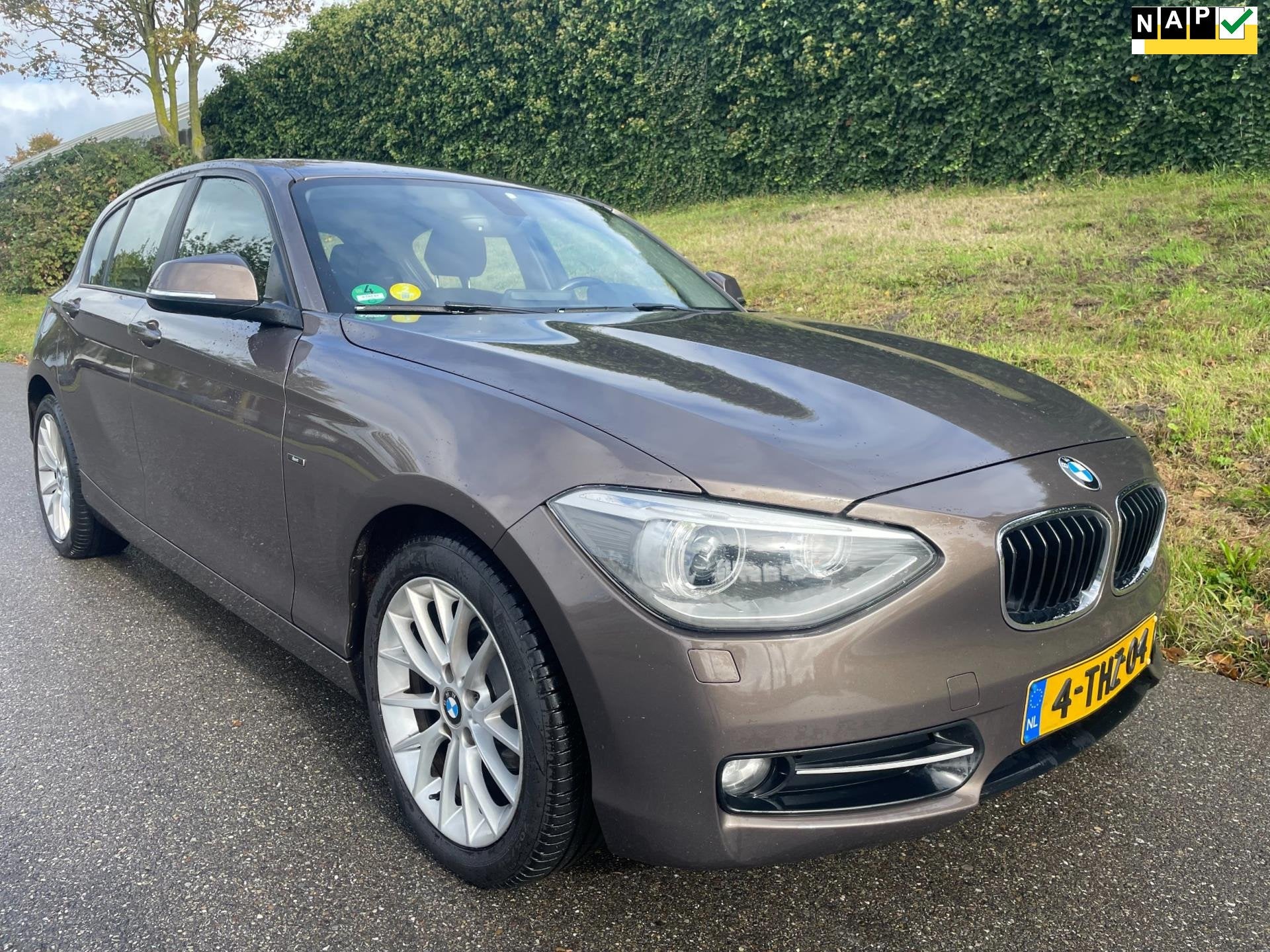 BMW 1-serie 116d Executive - Zeer netjes - Navi - Xenon - Sp, Auto's, 4 cilinders, Bruin, 116 pk, Origineel Nederlands