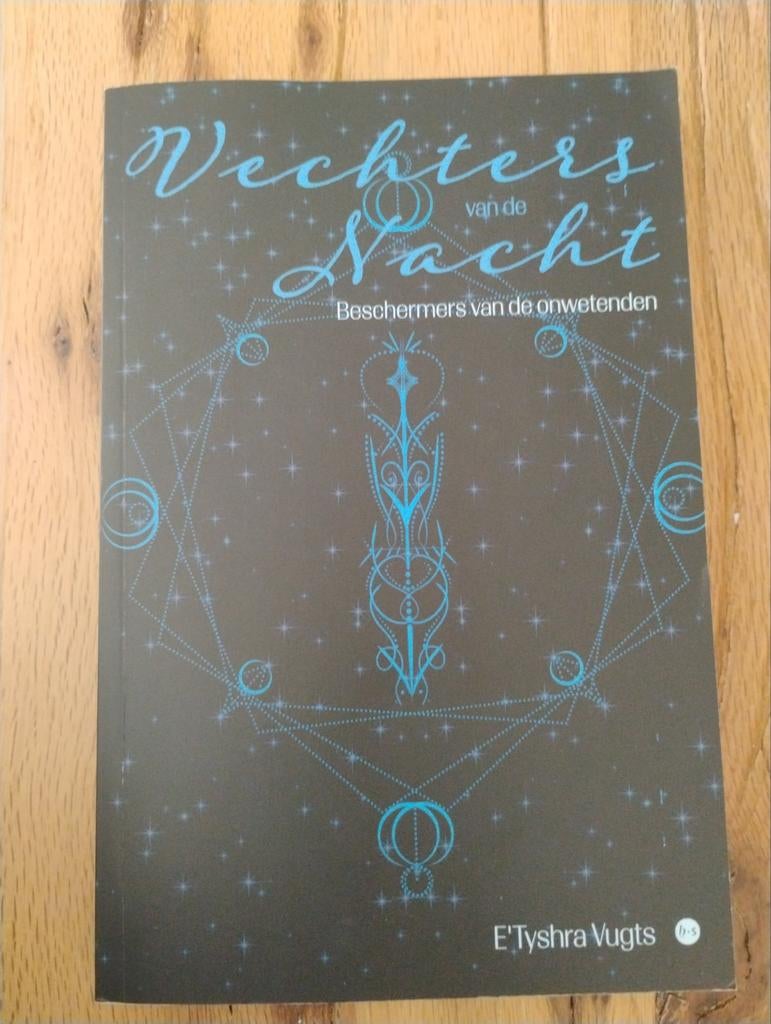Vechters van de Nacht - Beschermers van de onwetenden, Ophalen of Verzenden, Zo goed als nieuw, E'Tyshra Vugts