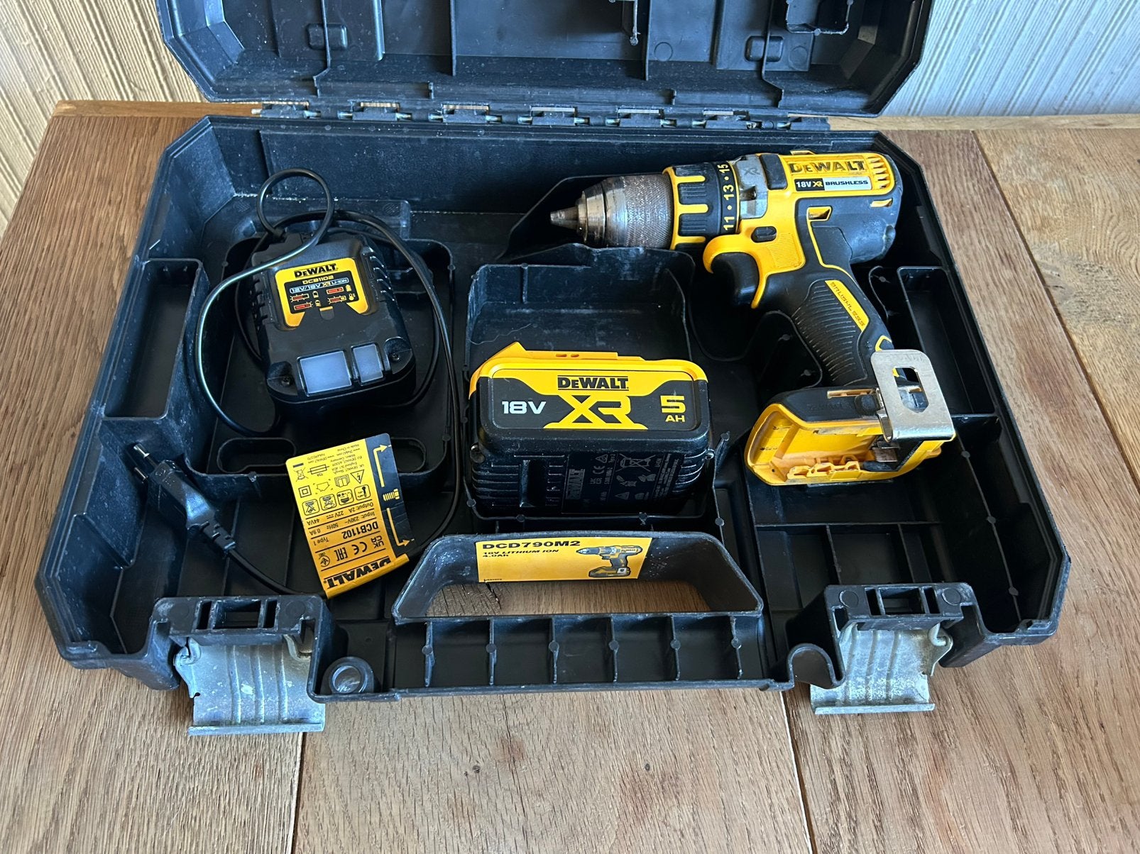 Dewalt Accu Boormachine 18V 4.0 AH Brushless Motor, Doe-het-zelf en Verbouw, Gereedschap | Boormachines, Ophalen of Verzenden