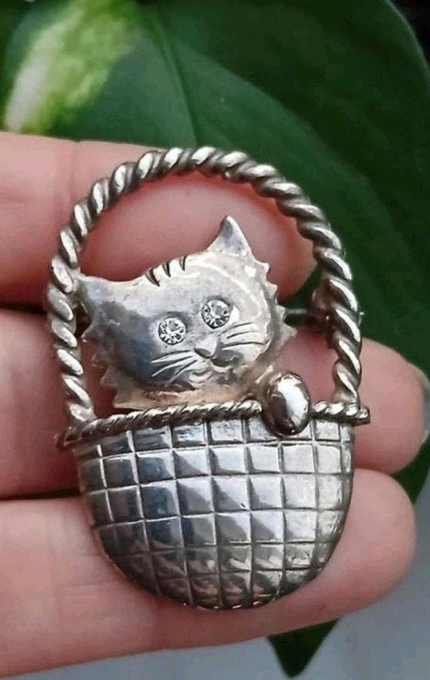 Vintage broche kat in een mandje, Ophalen of Verzenden
