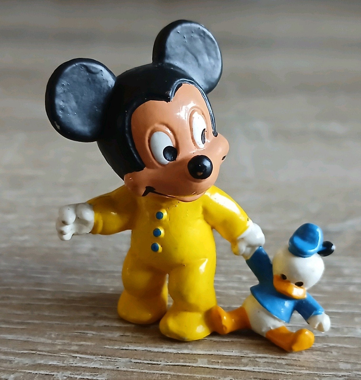 1985 bully germany pvc figuur baby Mickey mouse poppetje, Verzamelen, Poppetjes en Figuurtjes, Ophalen of Verzenden, Gebruikt