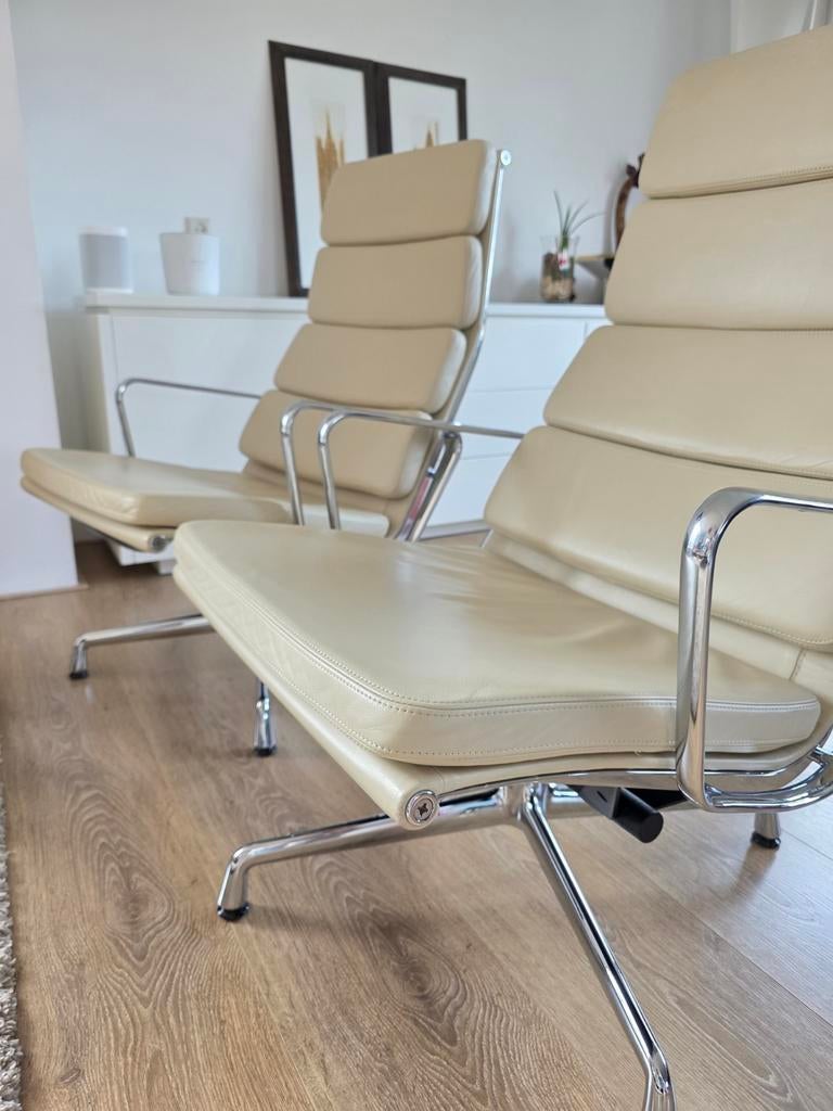 Vitra Eames EA222 design lounge chair 2x showmodel, Huis en Inrichting, Fauteuils, Ophalen of Verzenden, Leer