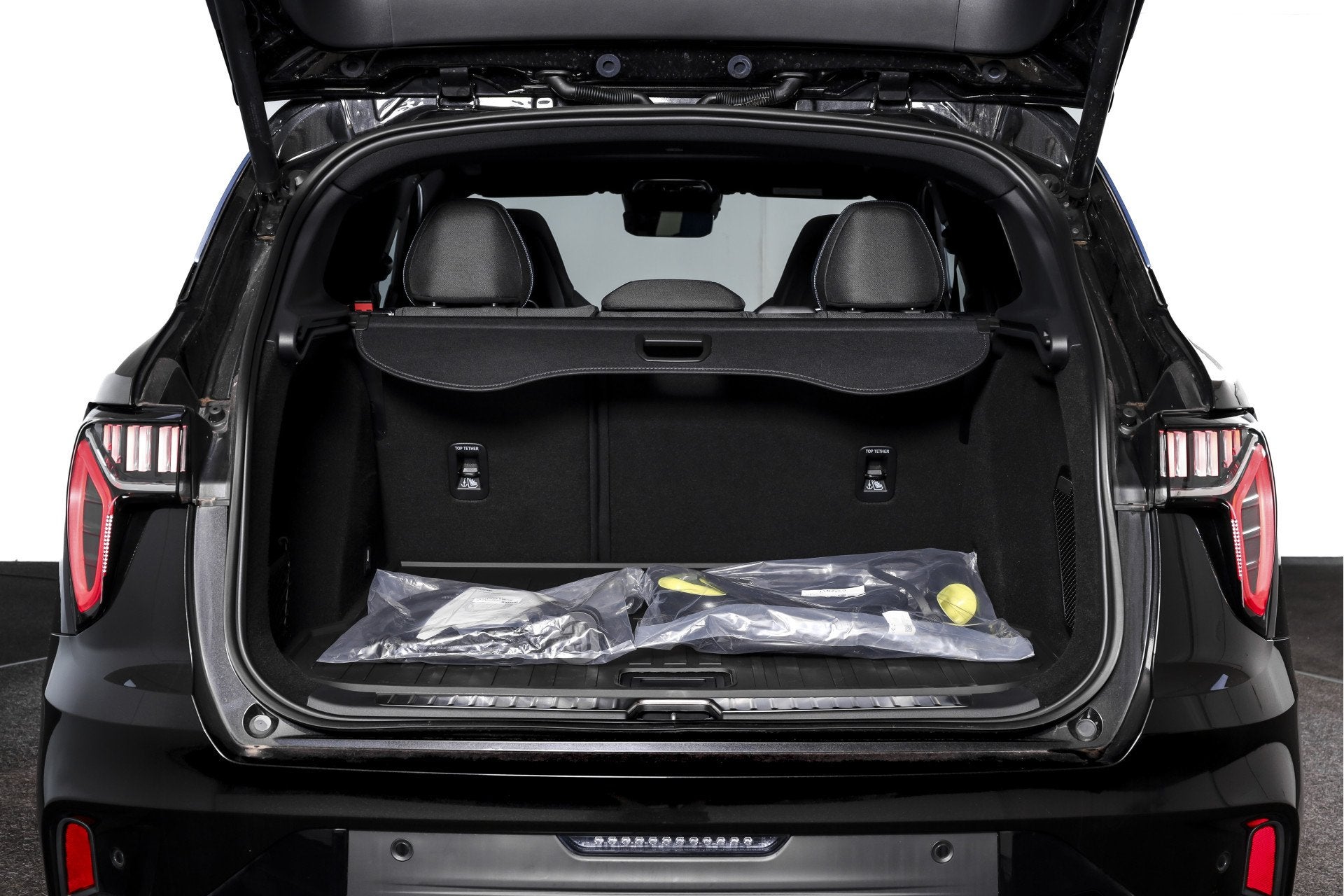 Foto 62 van Lynk & Co 01 1.5 PHEV 261PK MY23 | Blackpakket | Donkere hem
