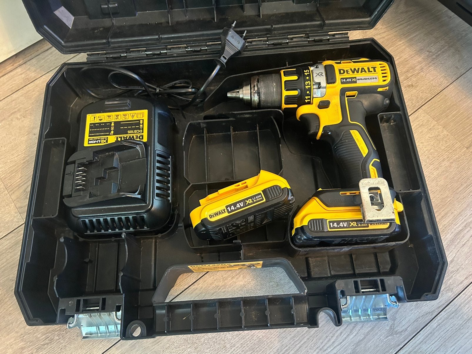 Dewalt 14,4V Accu Boormachine Brushless Motor 2 Li-ion Accus, Doe-het-zelf en Verbouw, Gereedschap | Boormachines, Verzenden, Gebruikt