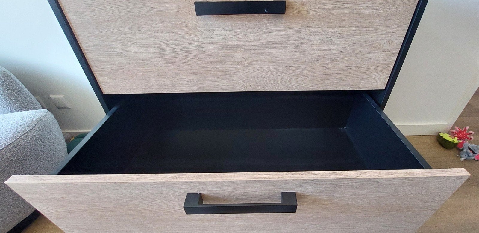 Foto 4 van Commode met 3 lades en ledikant in zwart/hout