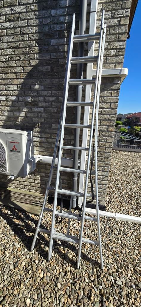 Twee-delige aluminium ladder, 6m lengte, z.g.a.n., Doe-het-zelf en Verbouw, Ladders en Trappen, Ophalen, Zo goed als nieuw, Ladder