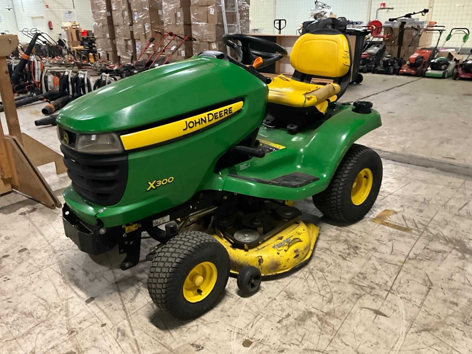 John Deere X300 Zitmaaier, Maaier
