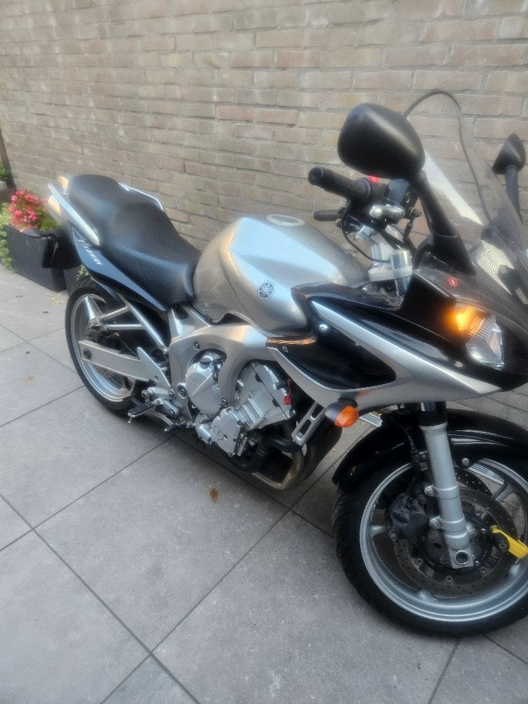 Te koop aangeboden:Yamaha fz6s fazer 2004, Motoren, Motoren | Yamaha, Handvatverwarming, 4 cilinders, Motorrijbewijs A, Gebruikt