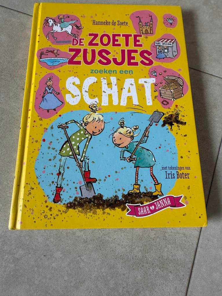De Zoete Zusjes zoeken een schat - Hanneke de Zoete, Ophalen of Verzenden, Zo goed als nieuw, Fictie algemeen