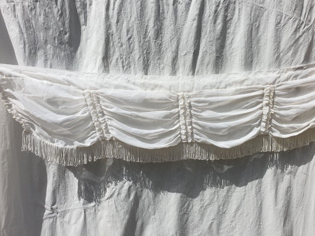 Mooie witte vitrage 35 cm lang 240 breed, Vitrage, ., Wit, Ophalen of Verzenden