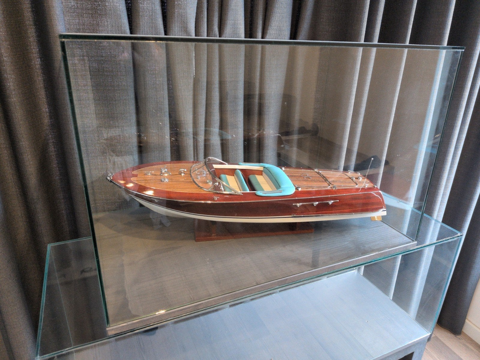 Prachtig Riva houten modelboot in vitrine, Ophalen, Zo goed als nieuw, 1:32 tot 1:50, Overige merken