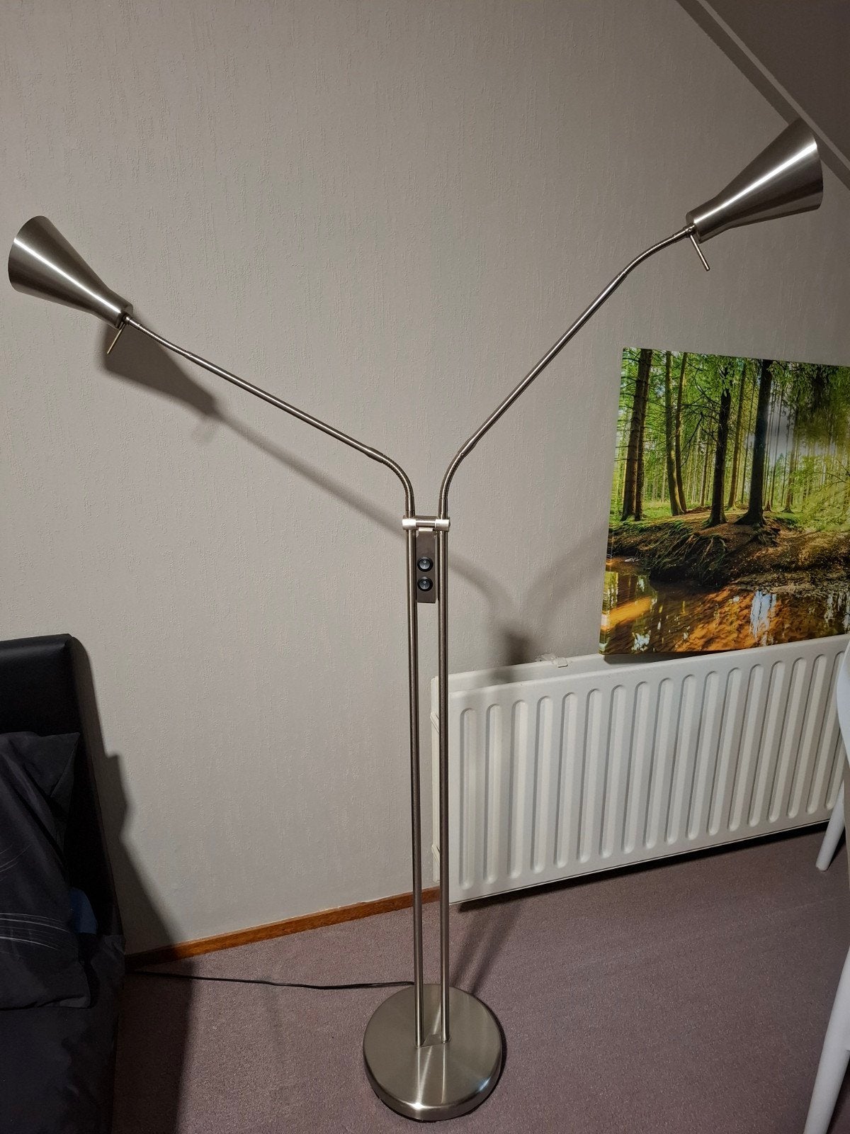 Moderne vloerlamp met twee verstelbare spots, Gebruikt, Overige fittingen, Ophalen of Verzenden, Metaal