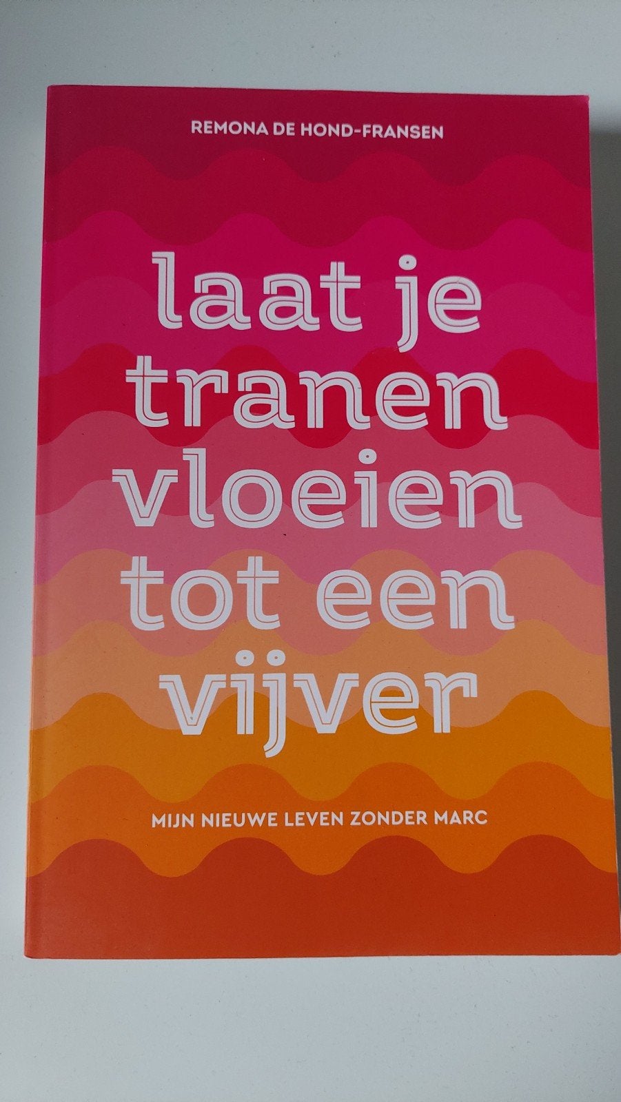 Laat je tranen vloeien tot een vijver - Remona de Hond, Ophalen of Verzenden, Zo goed als nieuw, Remona de Hond-Fransen, Nederland
