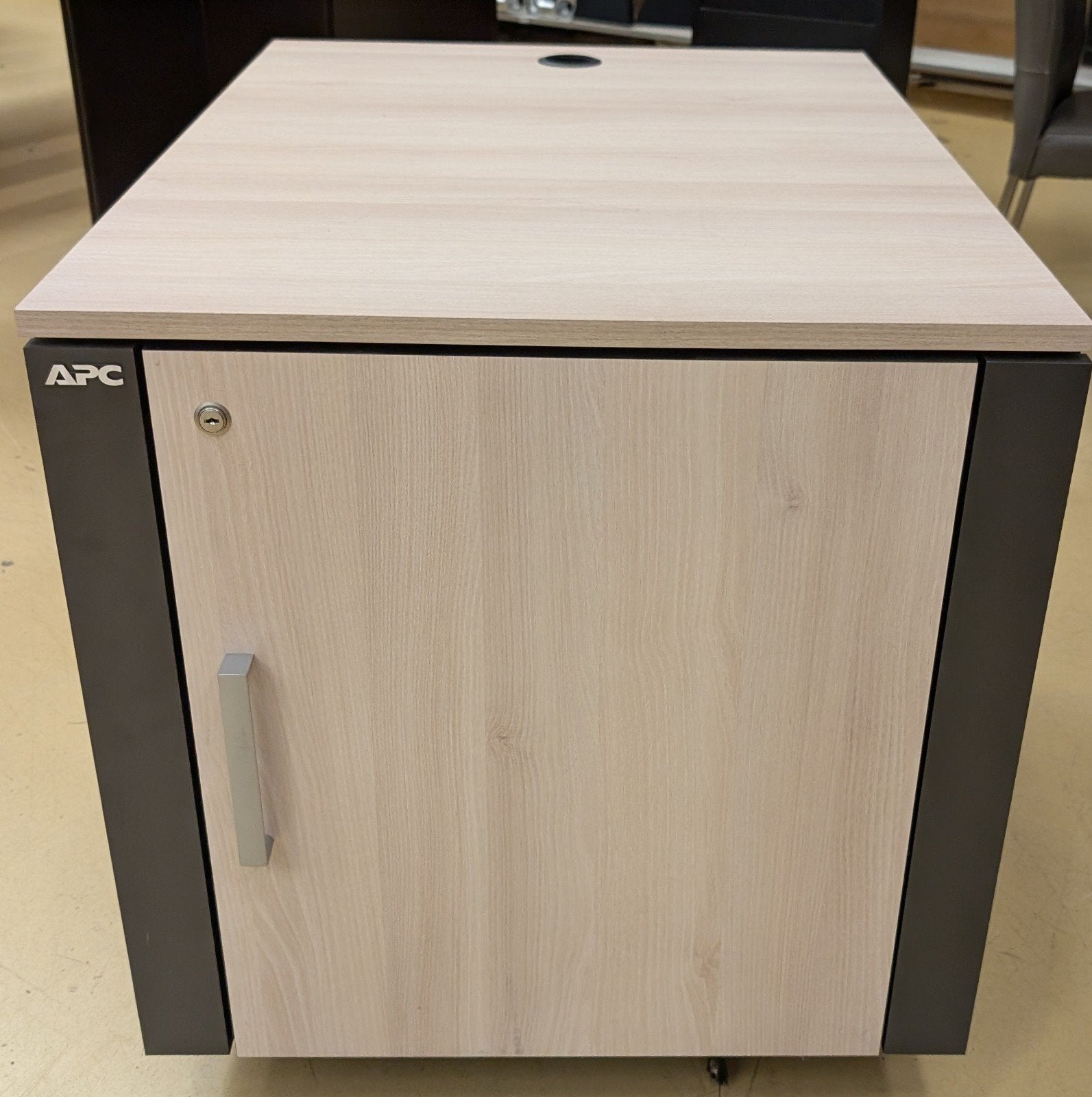 APC NetShelter CX Mini 12U Geluidsdichte Serverkast – AR4000, Ophalen