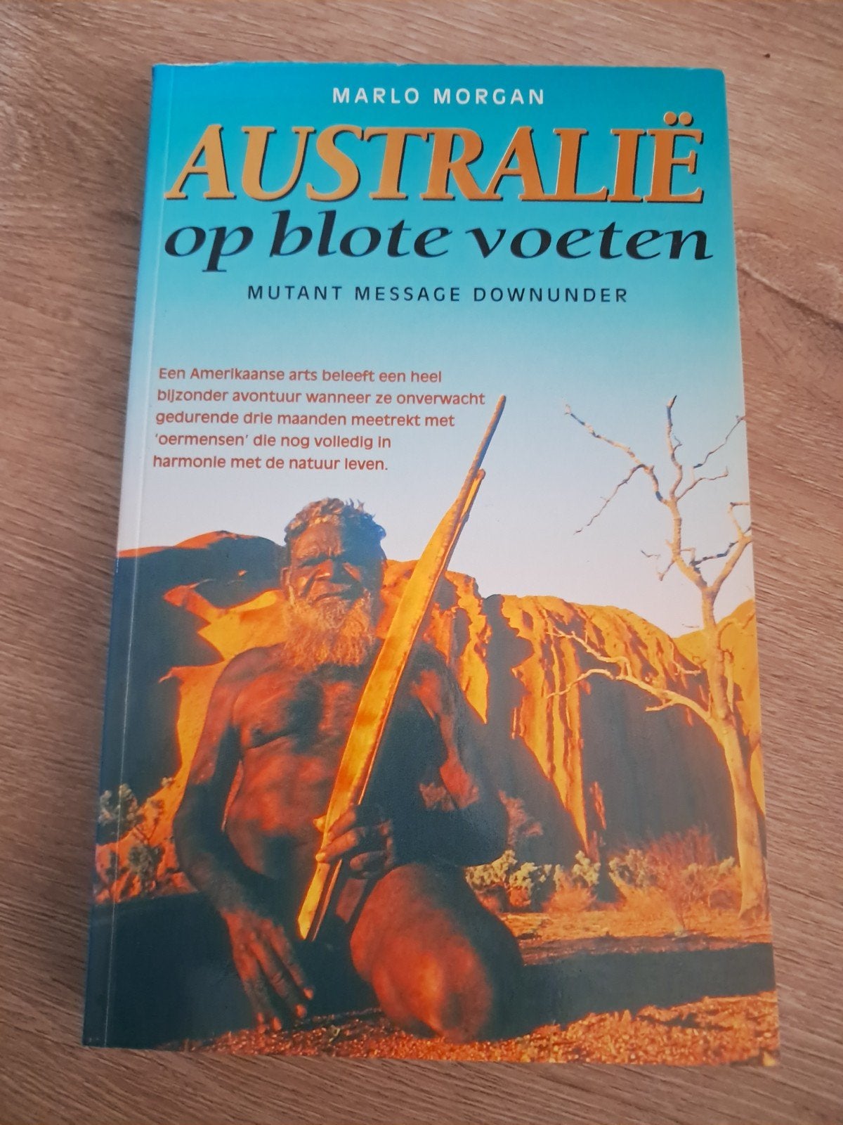 C6 Australië op blote voeten - Marlo Morgan, Ophalen of Verzenden, Gelezen, Marlo Morgan, Wereld overig