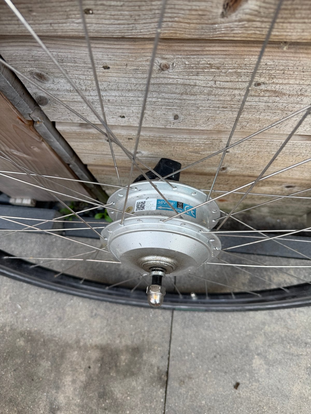 Voorwiel met motor 28 inch 36V 250W komt uit Victoria e-bike, Gebruikt, Ophalen of Verzenden, Aluminium, Elektrische fiets