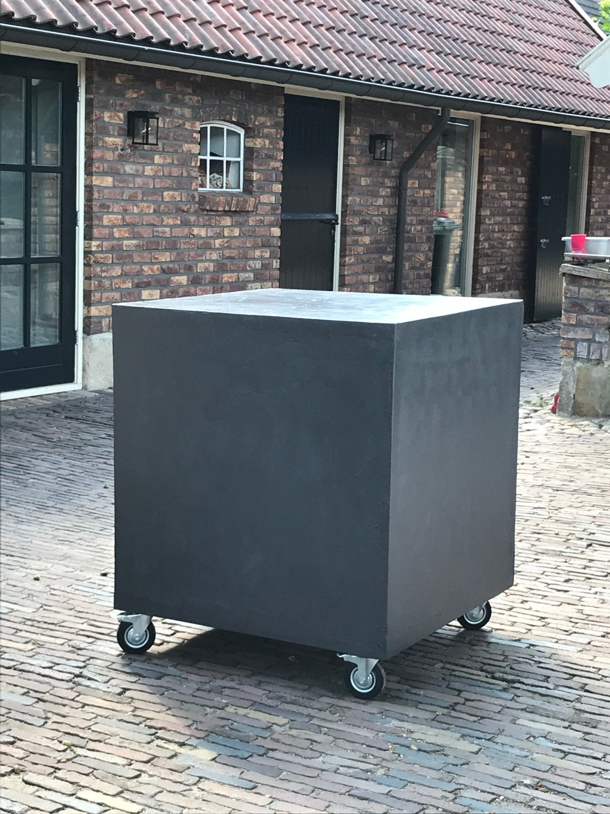 Industriële statafel / sokkel op wielen 96x96x96 cm – €80, Ophalen, Gebruikt