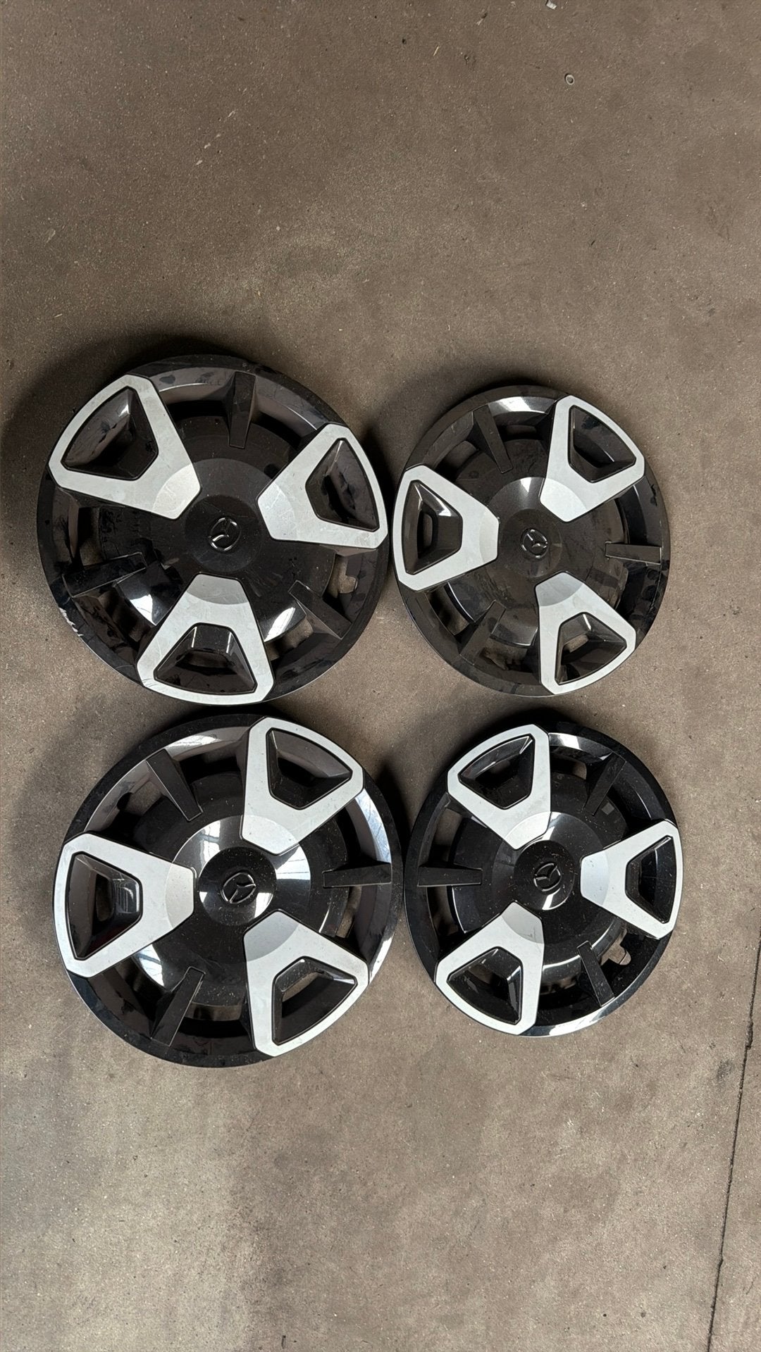 Mazda 2 15 inch wieldoppen, Ophalen, Gebruikt