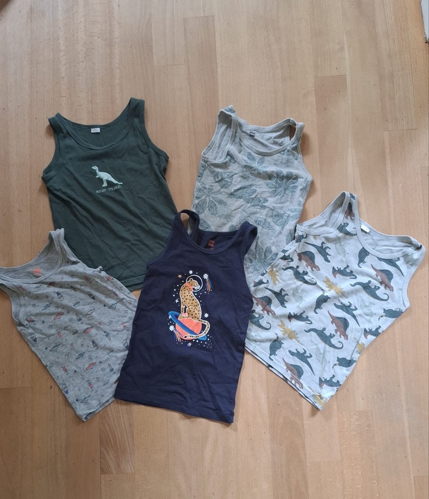 5 HEMA hempjes maat 110/116, Ophalen, Gebruikt, Jongen, Nacht- of Onderkleding