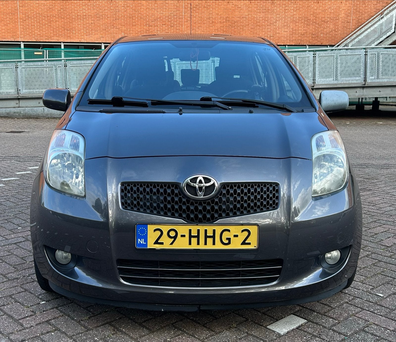 Toyota Yaris 1.3 16V Vvt-i 5DR 2008 Grijs, Voorwielaandrijving, Stof, 40 €/maand, 4 cilinders